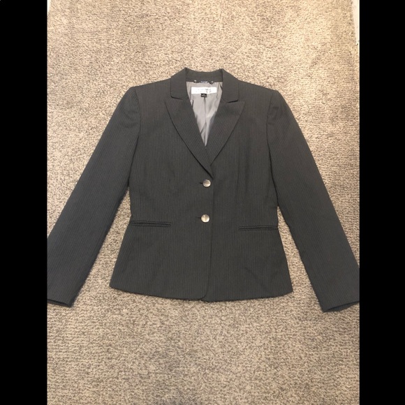 Tahari size 4 grey suit jacket - Picture 1 of 4